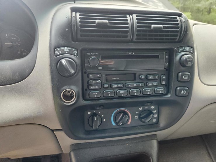 1998-ford-explorer-xlt-image-28