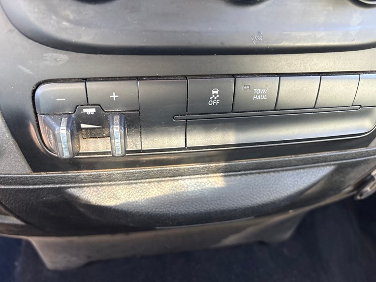 2019-ram-1500-classic-image-53