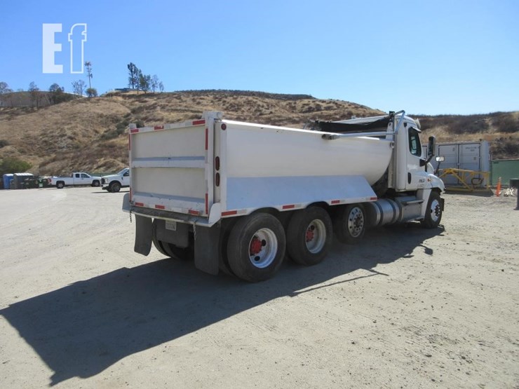 2013-freightliner-cascadia-125-image-3