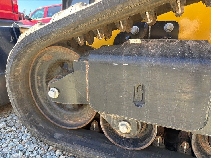 2018-deere-323d-image-18