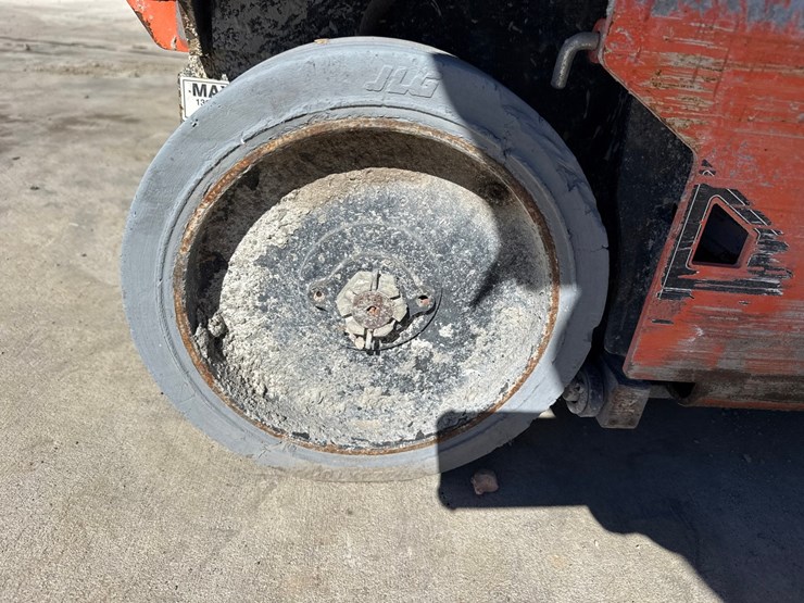 2017-jlg-1932r-image-26