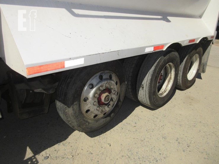 2013-freightliner-cascadia-125-image-30