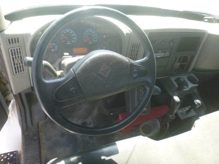 2016-international-durastar-4300-image-15