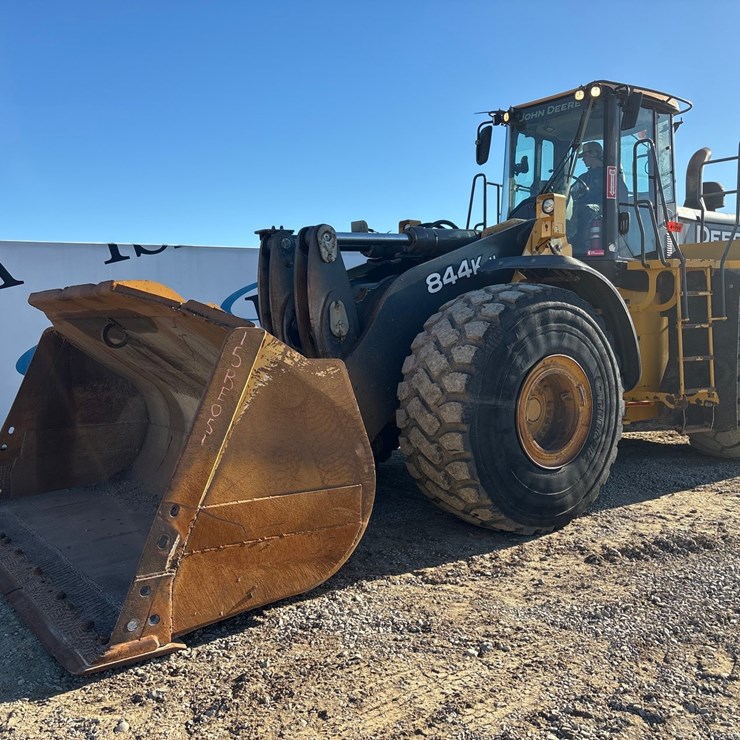 DEERE 844