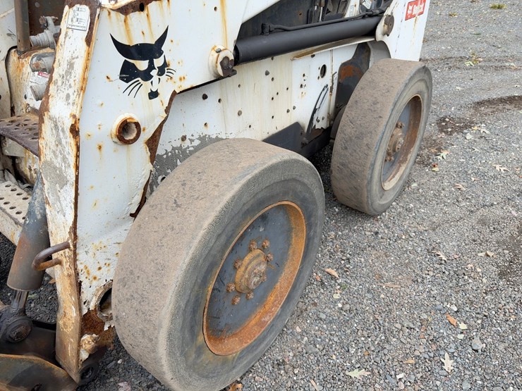 2010-bobcat-s220-image-14