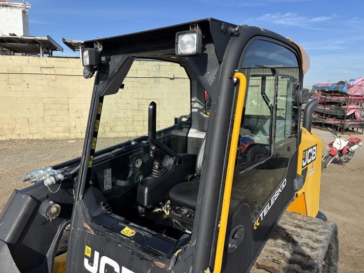 2021-jcb-3ts-8t-image-21