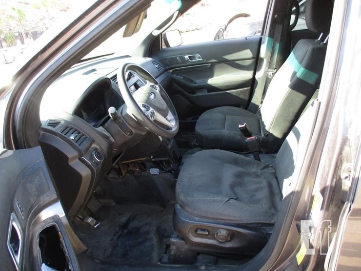 2015-ford-explorer-image-7