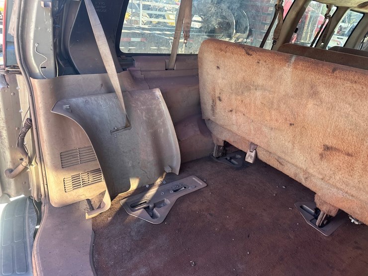2005-chevrolet-express-3500-image-23