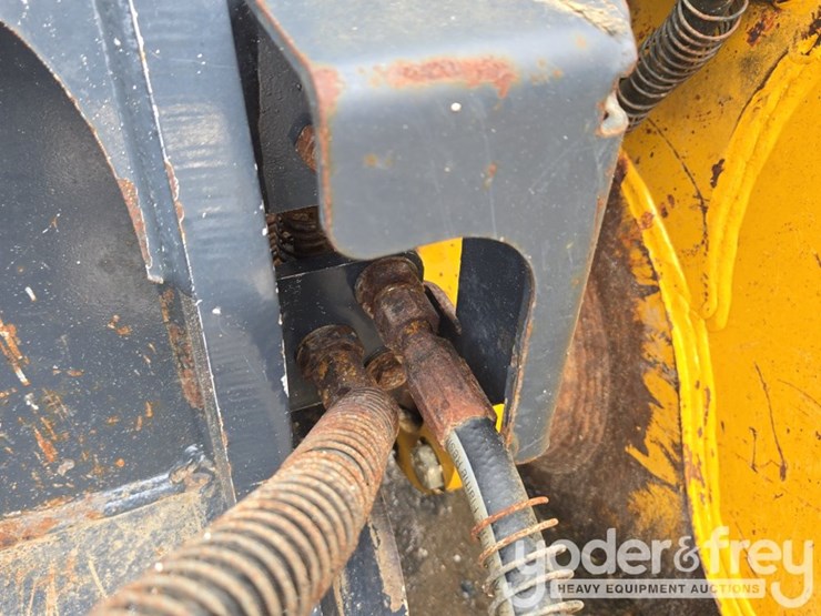2021-deere-750l-lgp-image-30