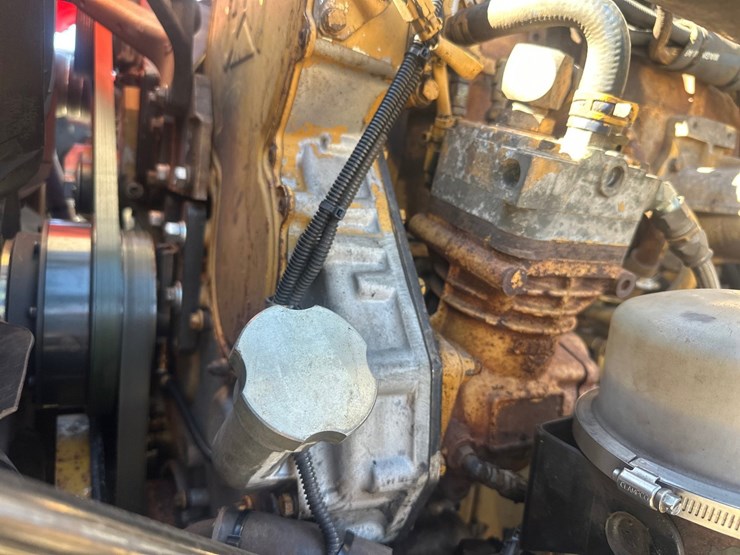 2011-caterpillar-c15-image-45