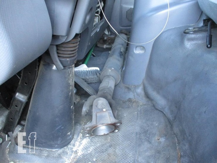 2016-isuzu-nqr-image-12