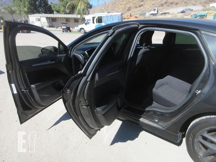 2015-ford-fusion-image-13