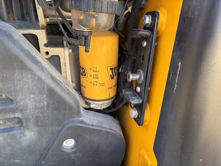 2021-jcb-3ts-8t-image-40
