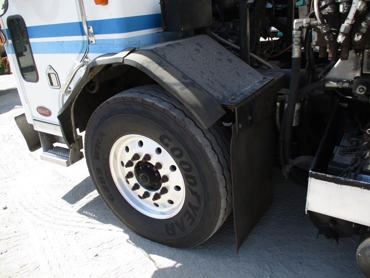 2010-peterbilt-320-image-29