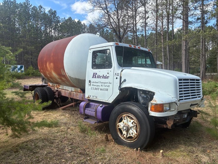 #1311-•-international-propane-truck-image-3