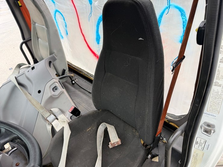 #1677-•-2012-freightliner-m2-cab-image-12