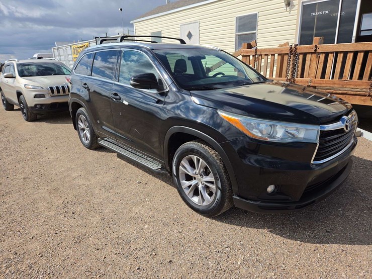 2015-toyota-highlander-xle-image-4