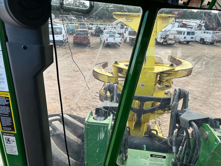 2017-deere-843l-image-13