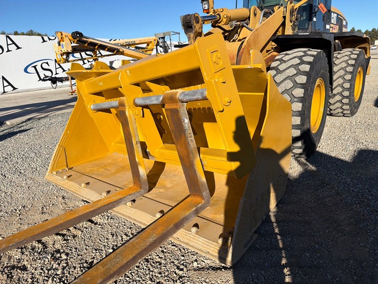caterpillar-938g-image-12