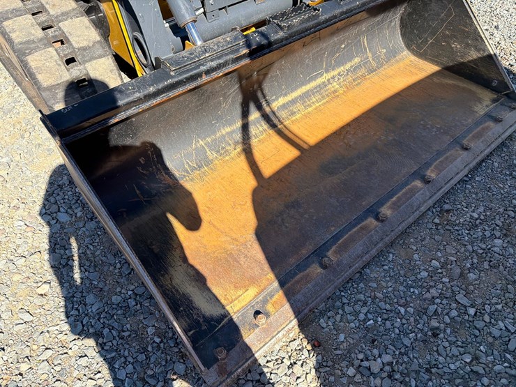 2018-deere-323d-image-36
