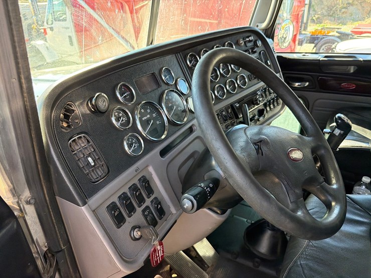 2019-peterbilt-367-image-58