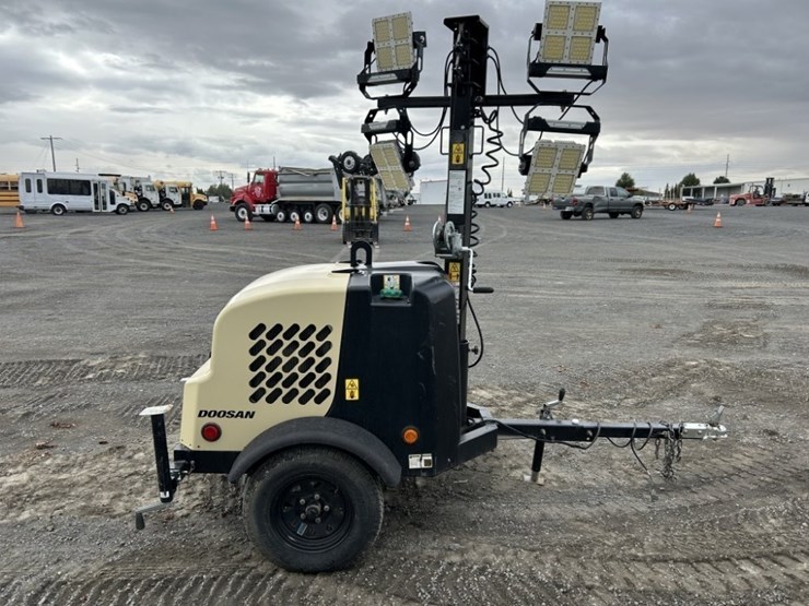 2021-doosan-6kw-towable-light-tower-image-6