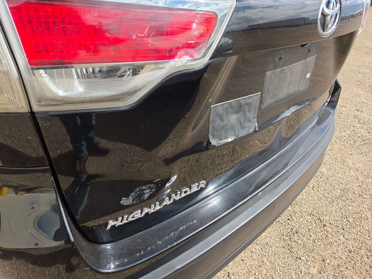 2015-toyota-highlander-xle-image-10