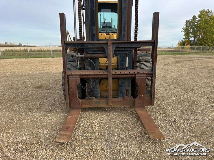 caterpillar-938f-image-23