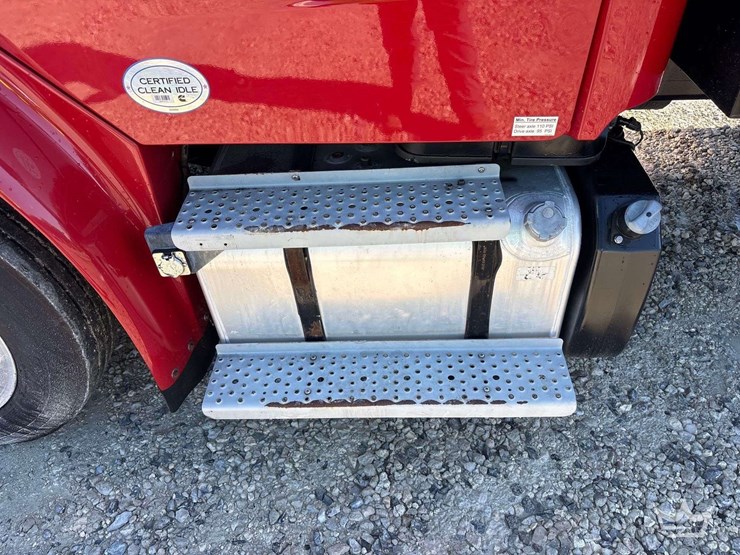 2018-freightliner-m2-106-image-17
