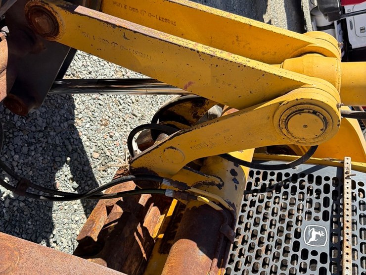 2005-deere-310sg-image-14