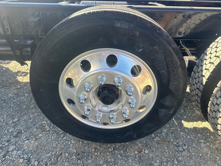 2015-freightliner-114sd-image-65
