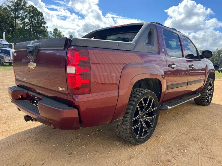 2008-chevrolet-avalanche-1500-image-3