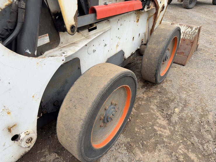 2006-bobcat-s300-image-12