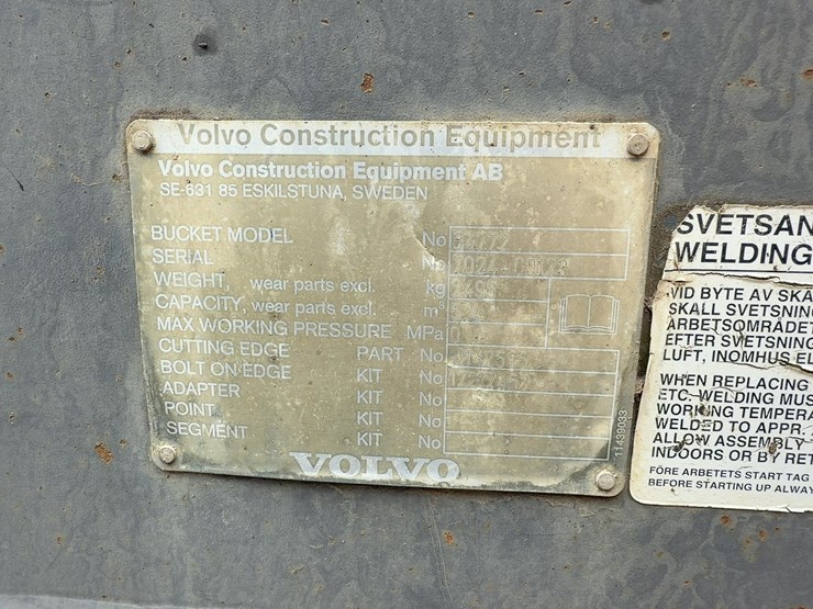 2015-volvo-l220h-image-12