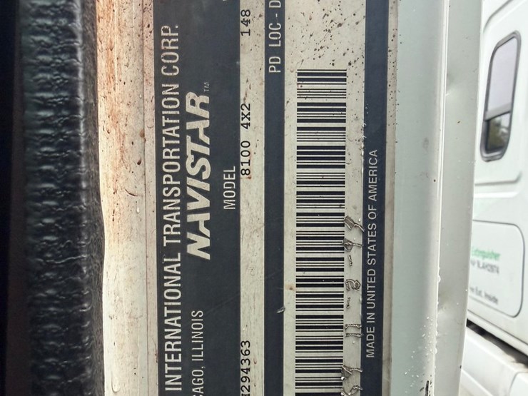 2000-international-8100-image-34