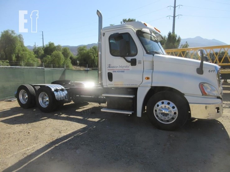 2012-freightliner-cascadia-125-image-2