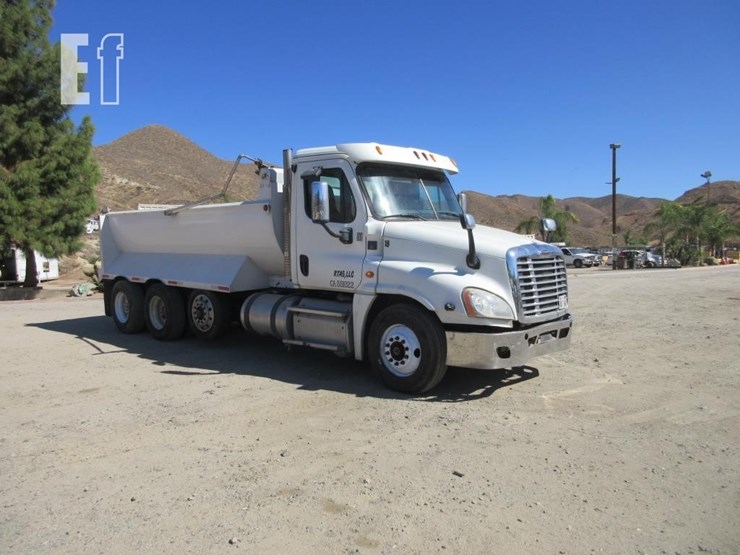 2013-freightliner-cascadia-125-image-2