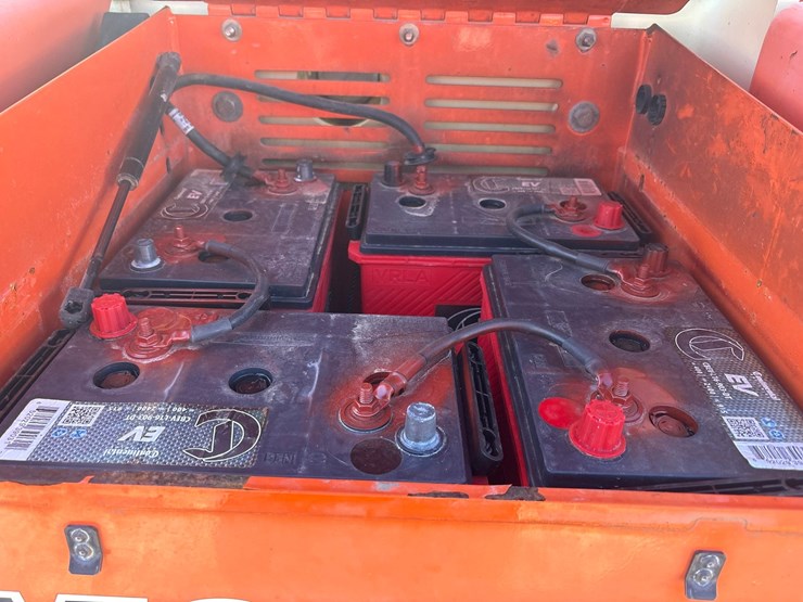 2013-jlg-m600jp-image-49