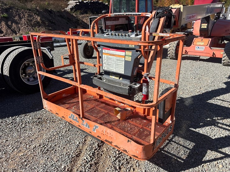 2013-jlg-m600jp-image-37
