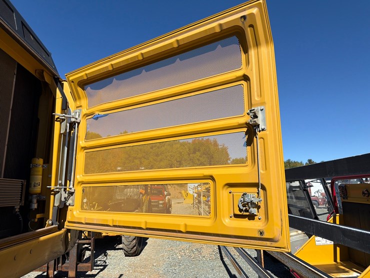 2013-caterpillar-c9-image-18