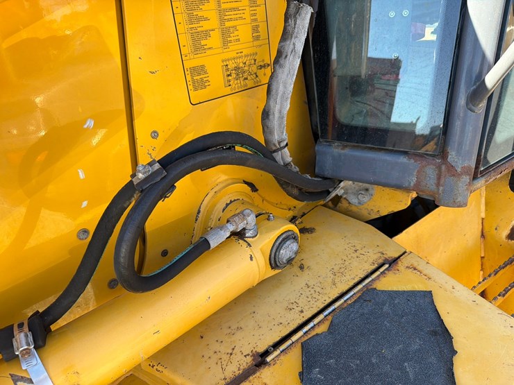 2005-deere-310sg-image-21