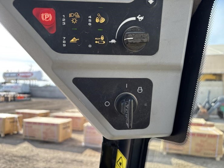 2021-jcb-3ts-8t-image-26