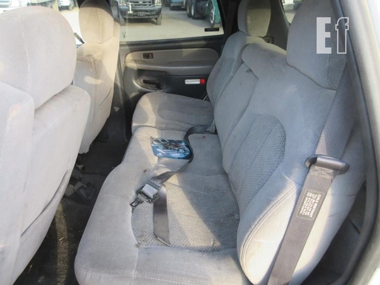 2001-chevrolet-tahoe-image-10
