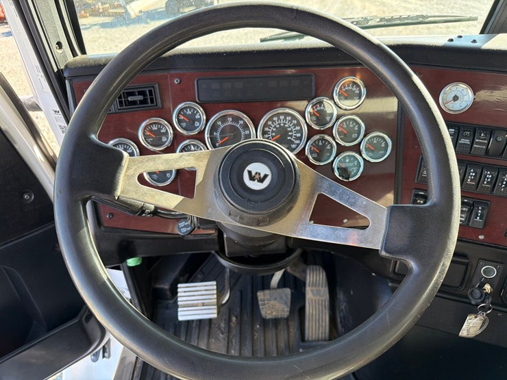 2018-western-star-4700-image-77