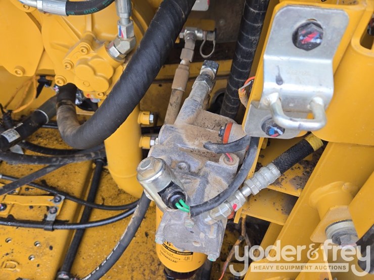 2020-caterpillar-352-image-52