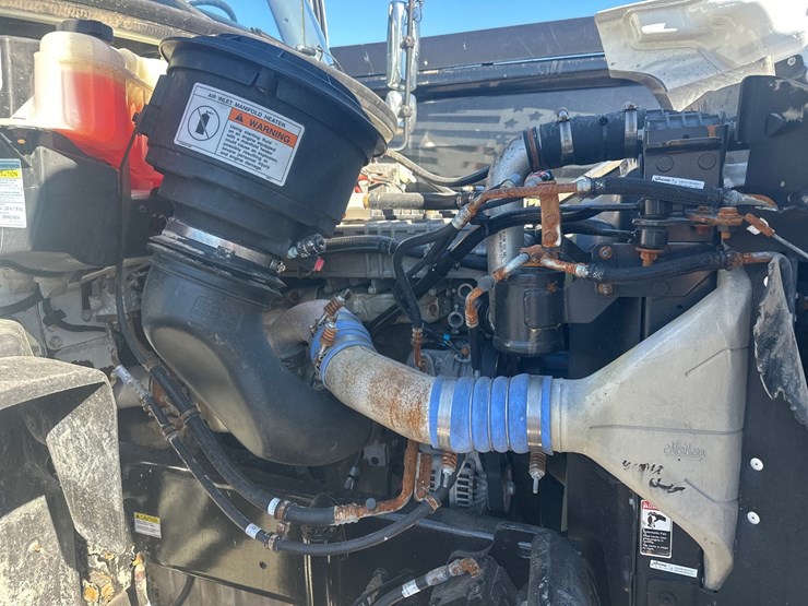 2015-freightliner-114sd-image-43