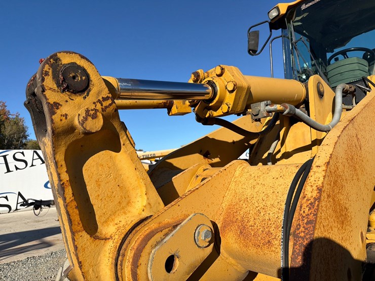 caterpillar-938g-image-16