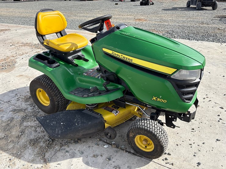 john-deere-x300-image-7