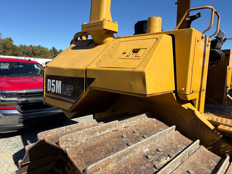 caterpillar-d5m-lgp-image-15