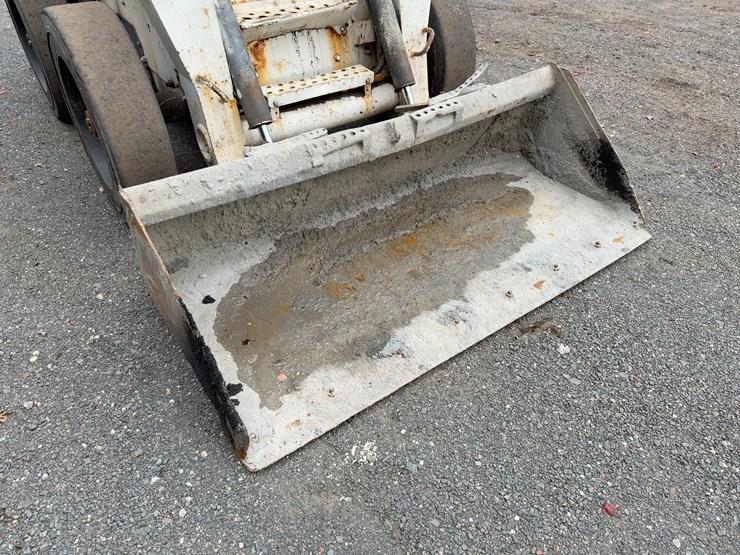 2009-bobcat-s220-image-8